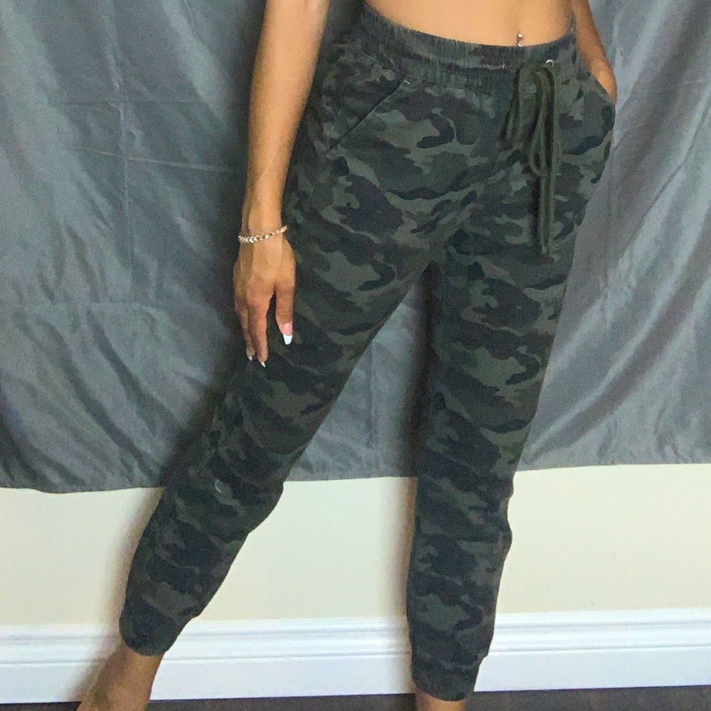 DRAWSTRING CAMO JOGGERS
